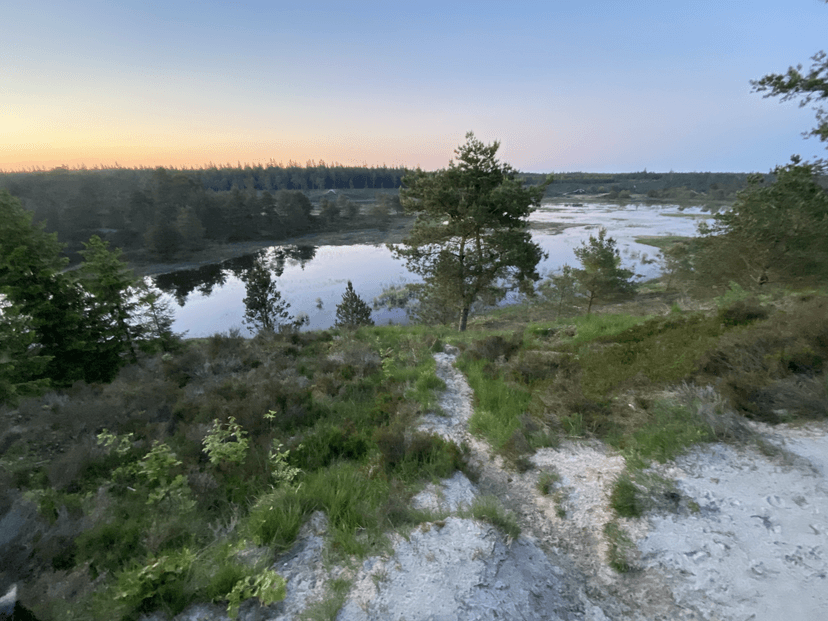 Guidet aftentur ved 7-årssøerne – magisk natur med 200 års krigsspor